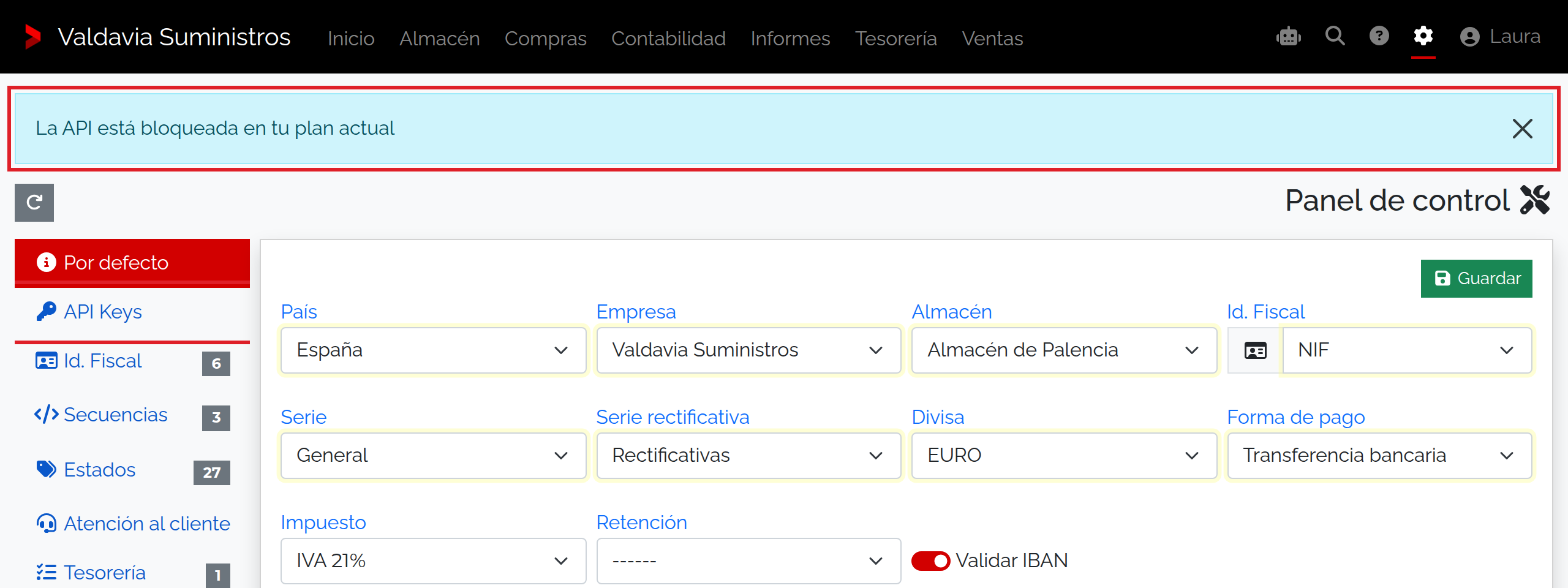 Aviso del plan actual sobre el bloqueo de la gestión manual de API junto a la pestaña API Keys del panel de control