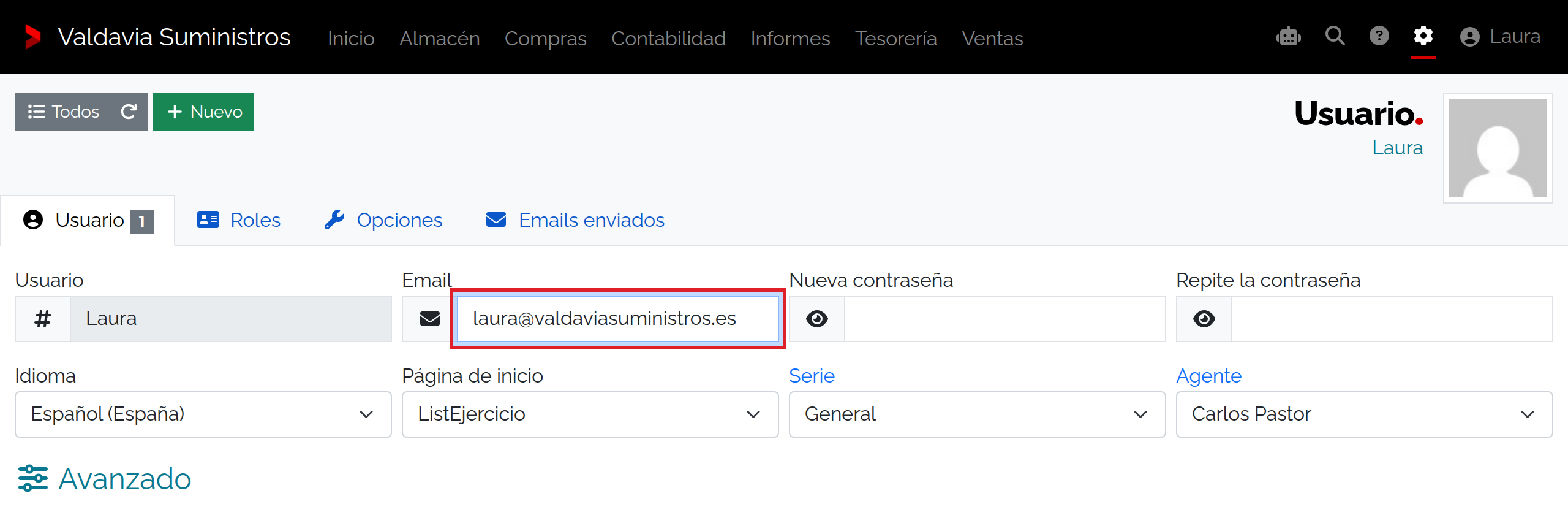 Ficha del usuario propio Laura con correo, idioma Español (España), página de inicio y serie asignados